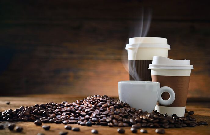 café como um produto proibido enquanto se toma vitamina para aumentar a potência